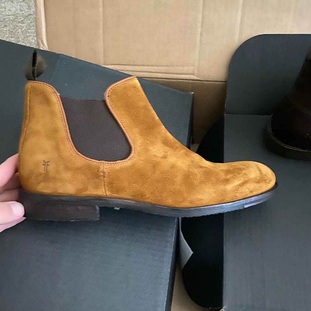 Frye Chelsea boot